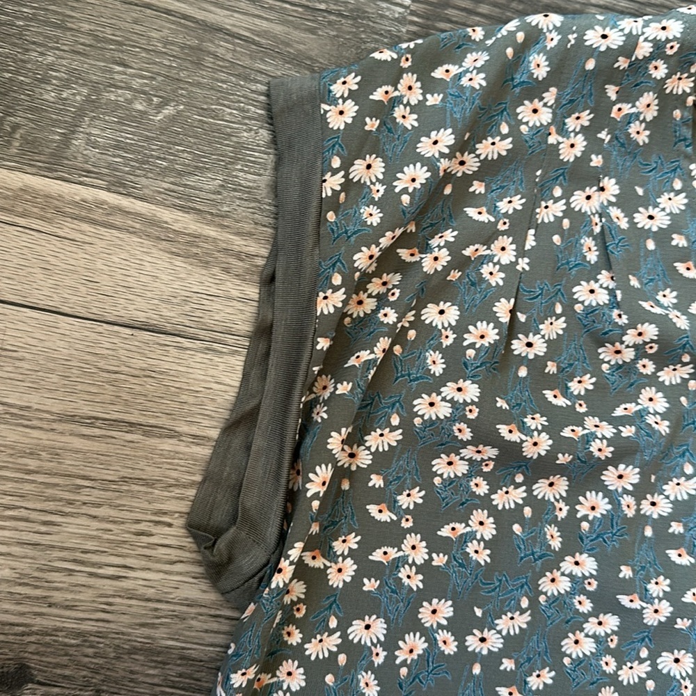 Papermoon NWT‎ Women's Floral blouse Green size small - Picture 2 of 9